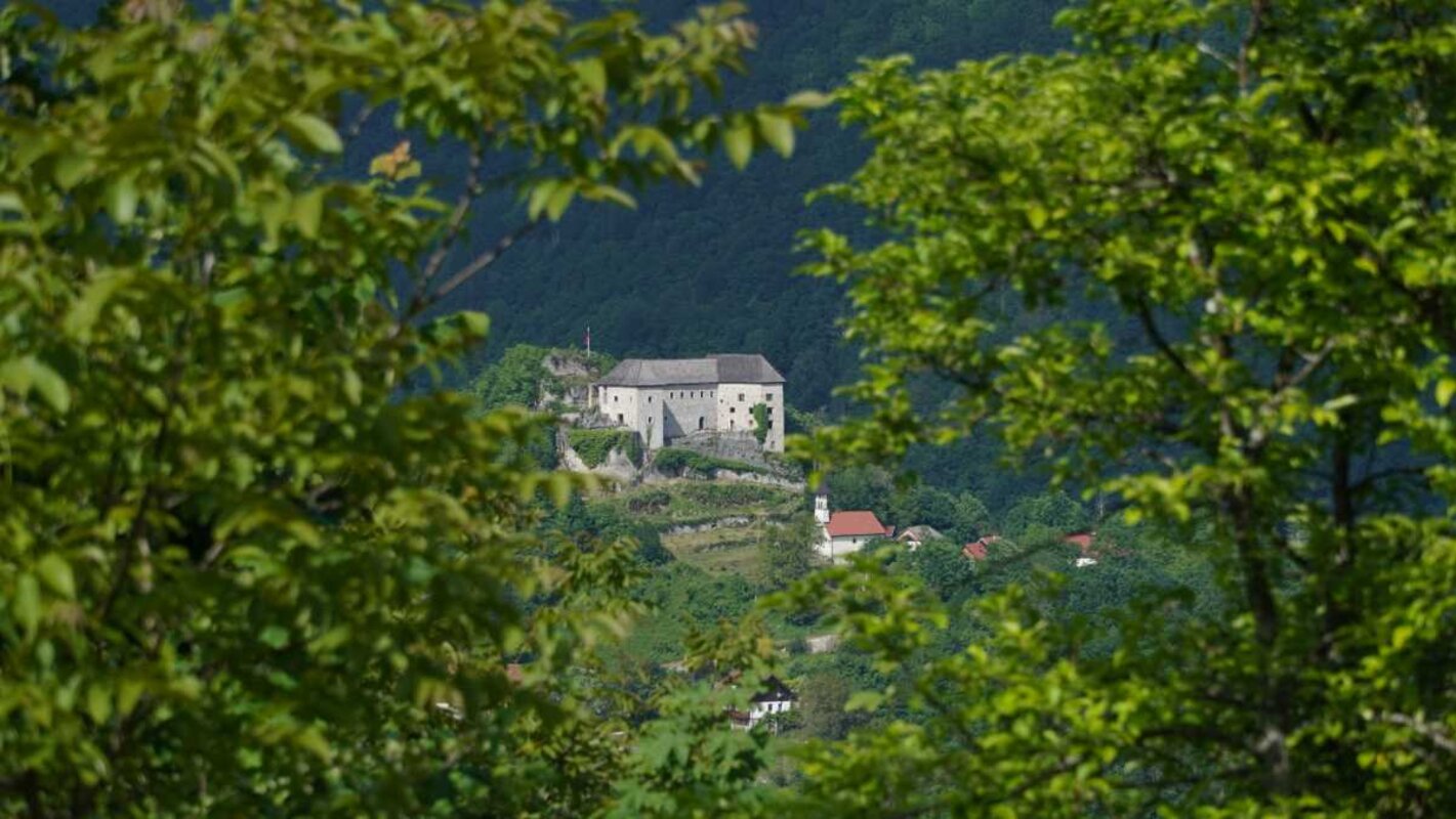 Kočevsko, bunker Škrilj in grad Kostel